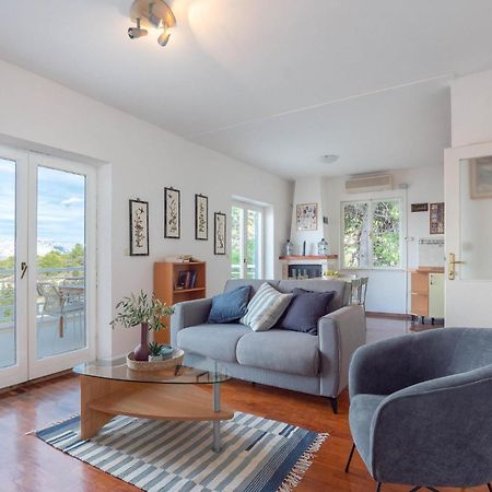Cozy Home In Postira With Kitchen Εξωτερικό φωτογραφία