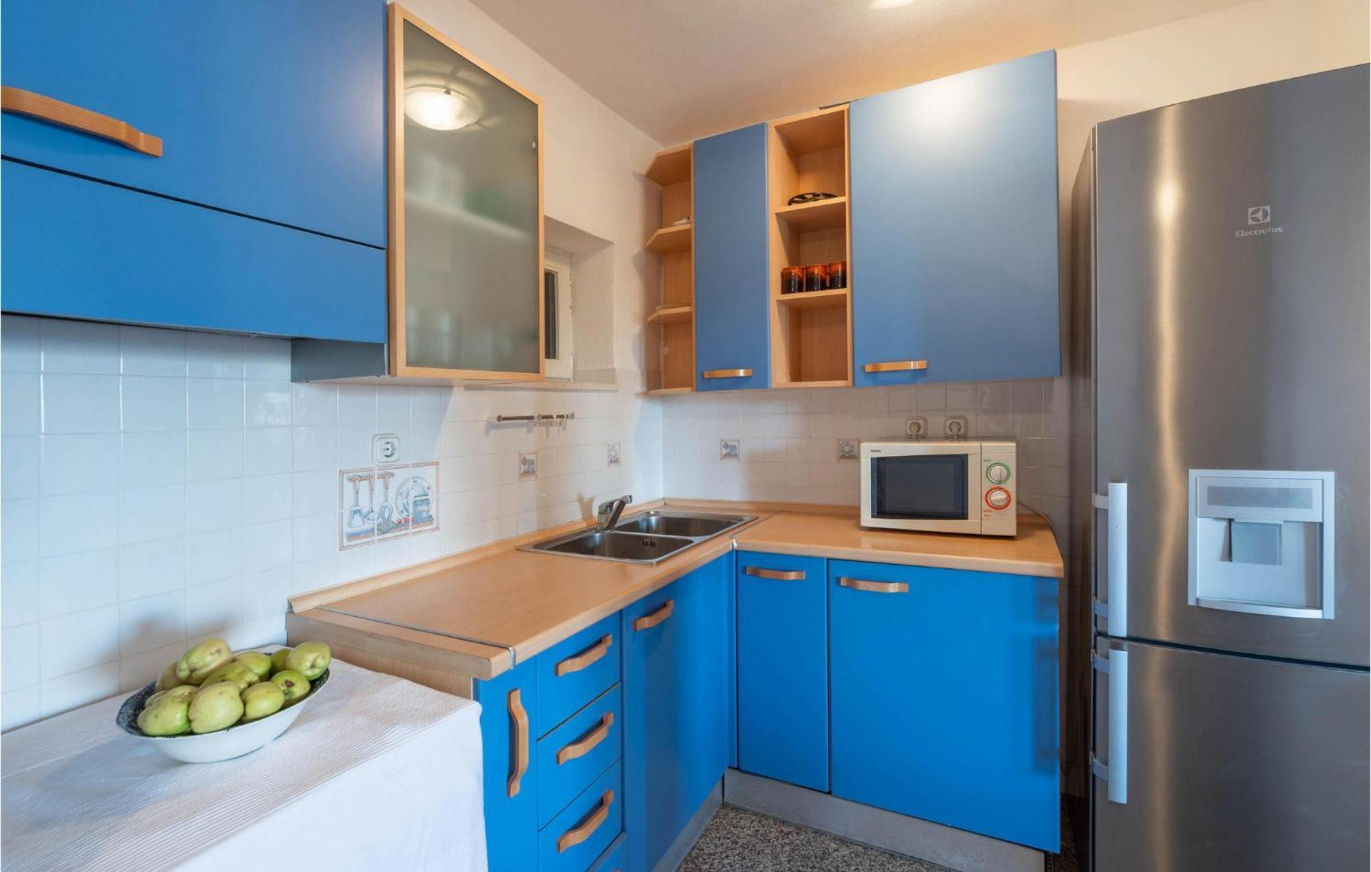 Cozy Home In Postira With Kitchen Εξωτερικό φωτογραφία