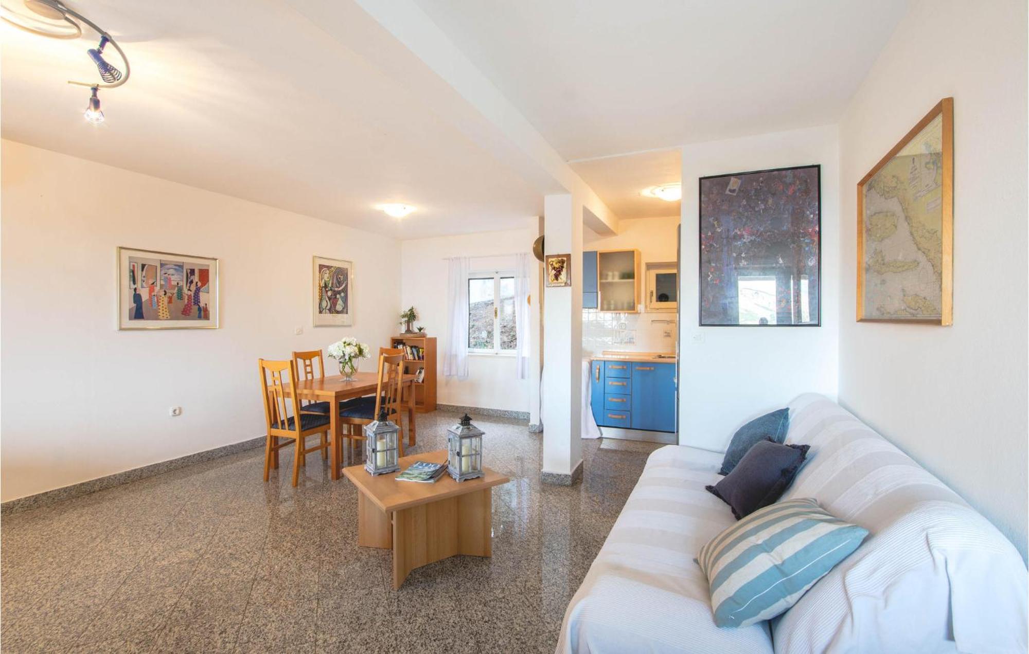Cozy Home In Postira With Kitchen Εξωτερικό φωτογραφία