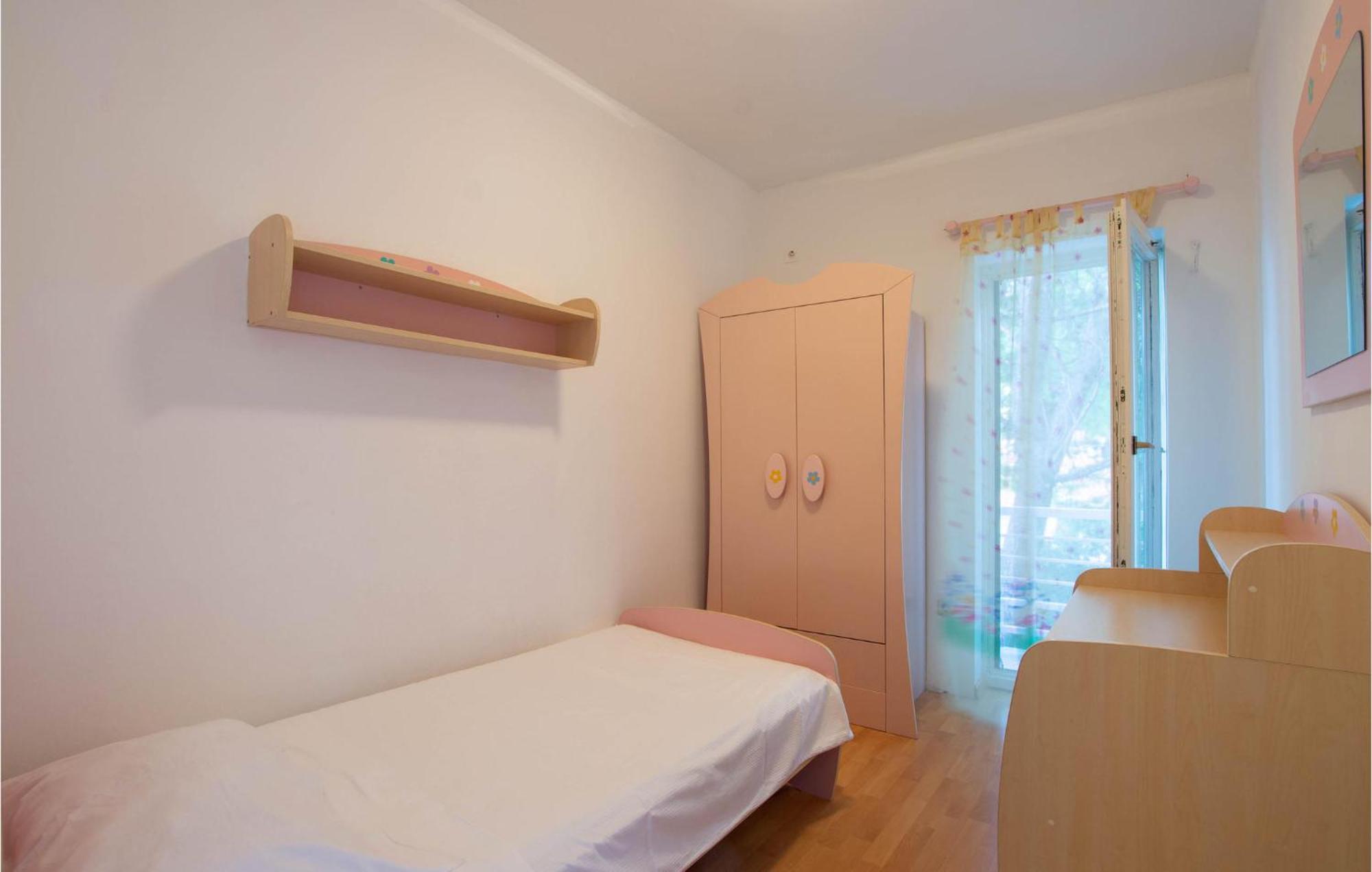 Cozy Home In Postira With Kitchen Εξωτερικό φωτογραφία