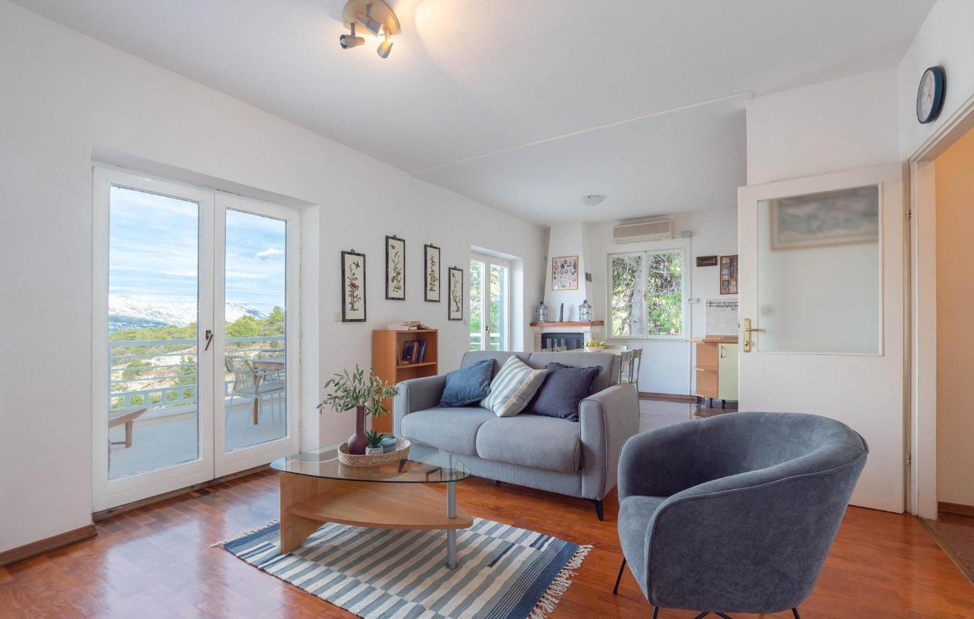 Cozy Home In Postira With Kitchen Εξωτερικό φωτογραφία