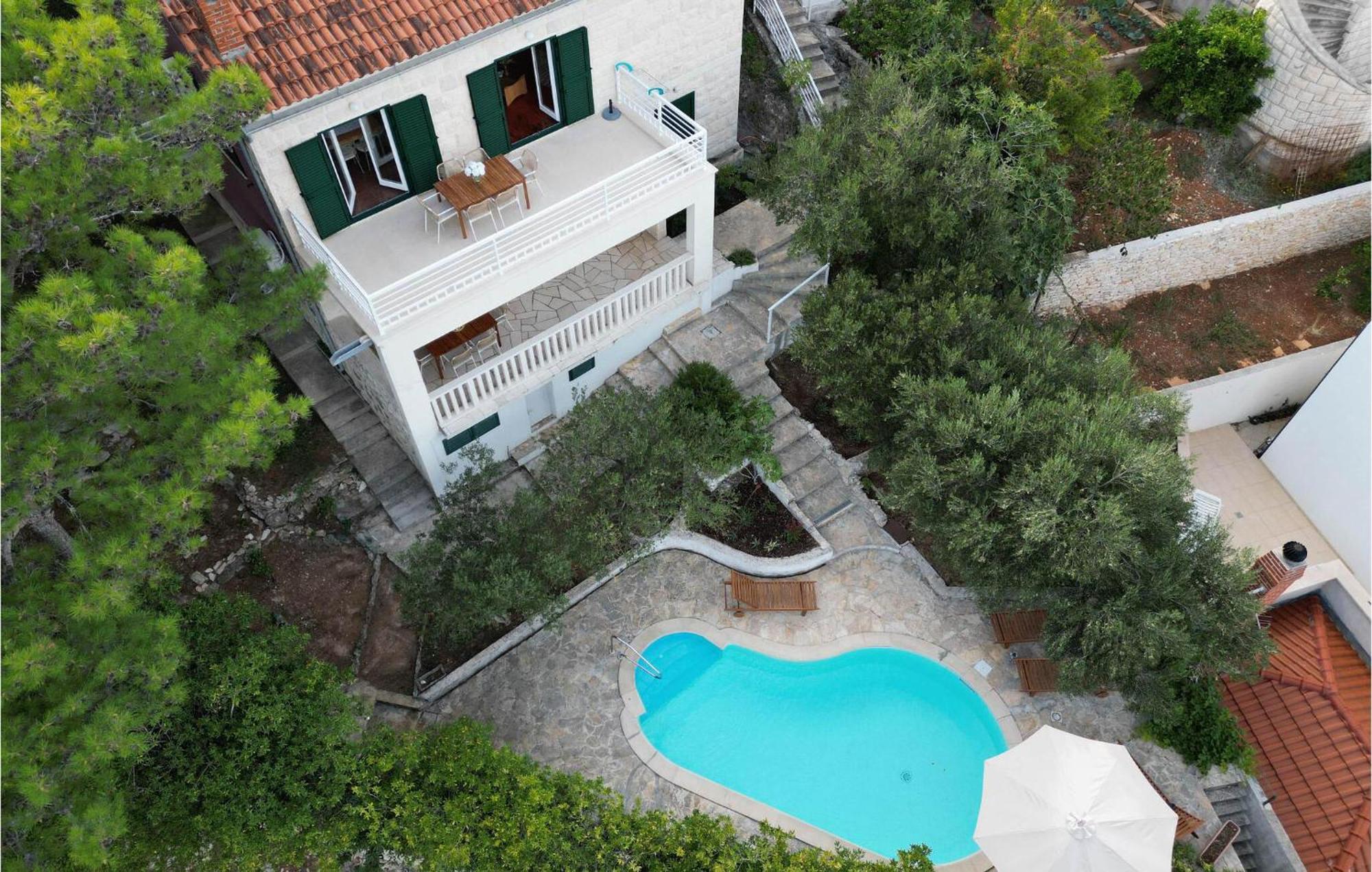 Cozy Home In Postira With Kitchen Εξωτερικό φωτογραφία