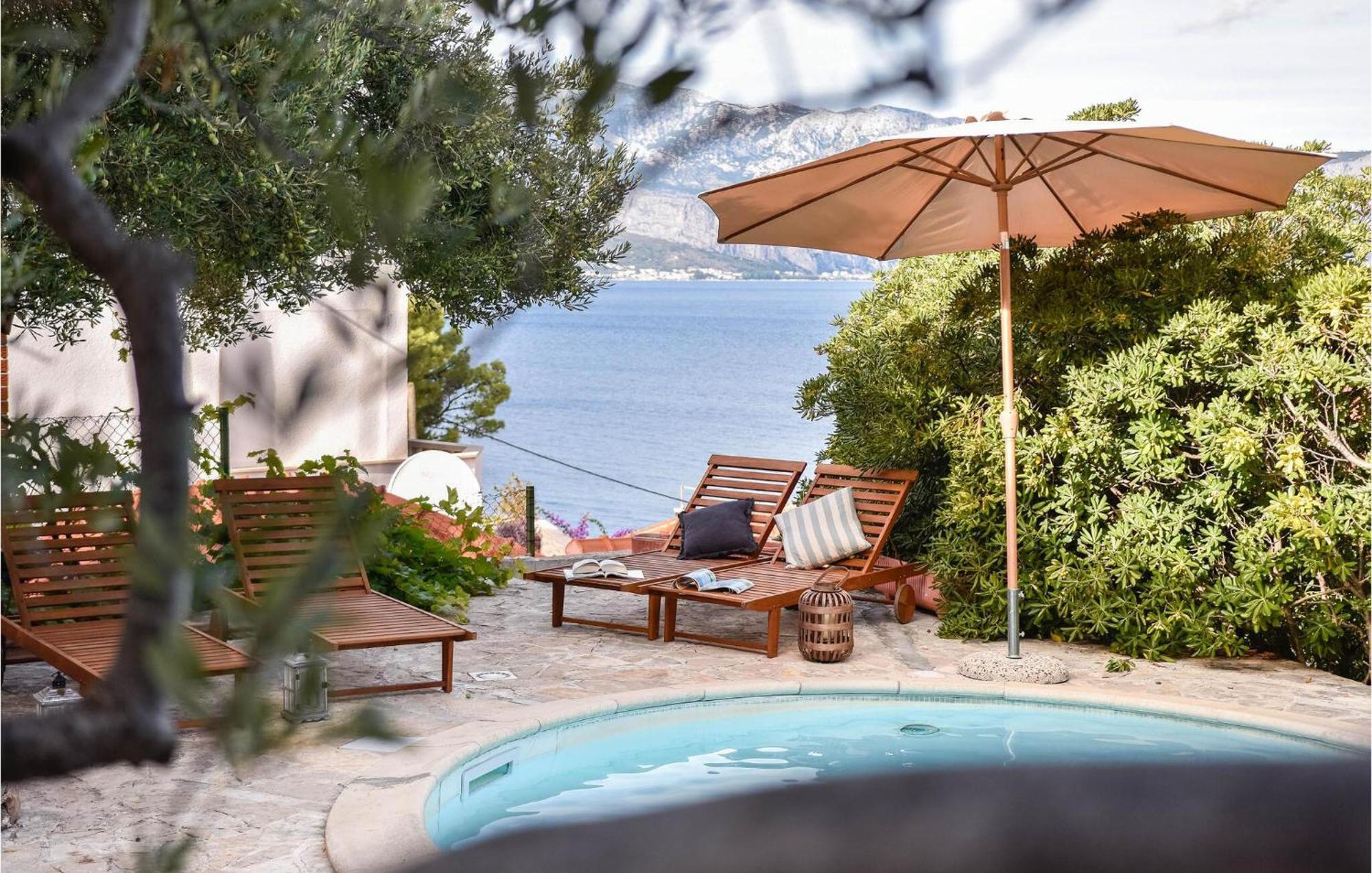 Cozy Home In Postira With Kitchen Εξωτερικό φωτογραφία